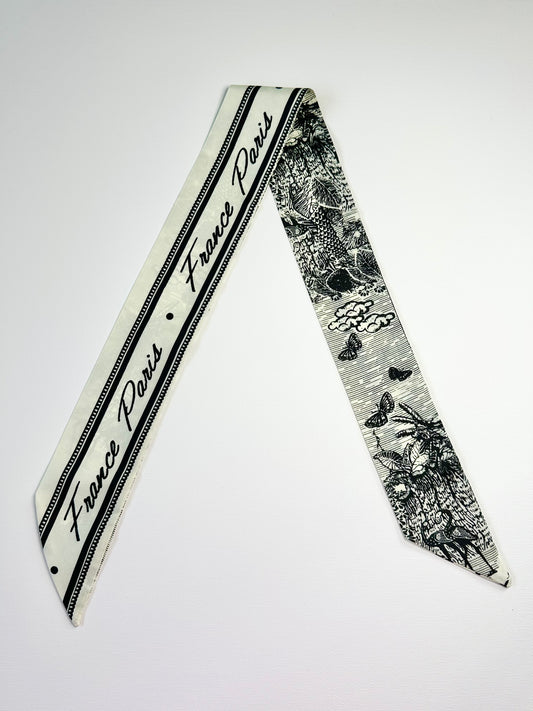 Ribbon scarf with black and white pattern and 'France Paris' text on a white background